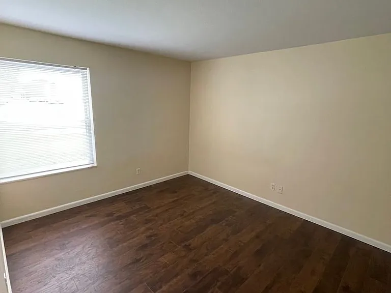 Abbott Acres Apartments — Photo 36