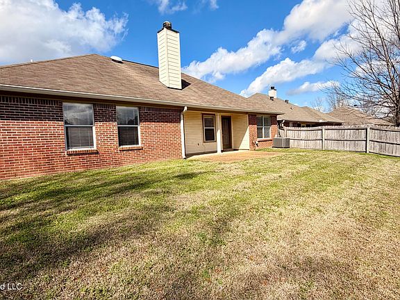 2nd image of 205 Edgewater Branch Dr
