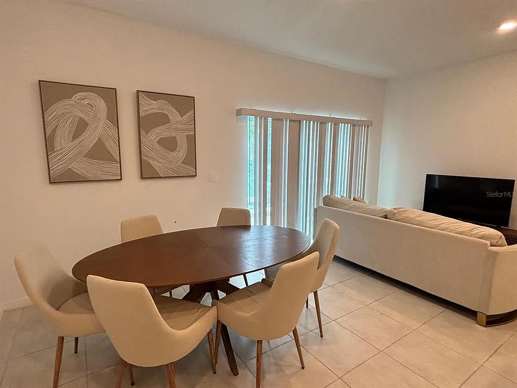 3 bed, 2.5 bath, 1373 sqft, $1,850 — Photo 4