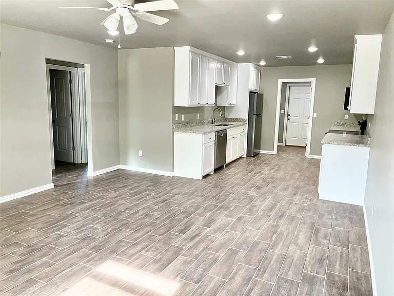 504 S 14th Ave — Photo 3