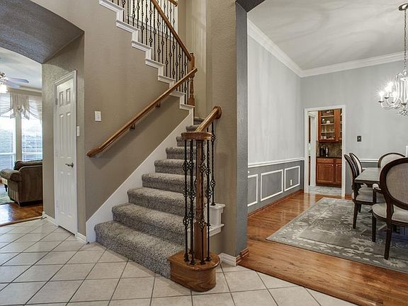3rd image of 14 Lake Glen Ct