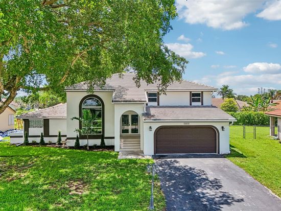 15010 E Falcons Lea Dr, Davie, FL 33331