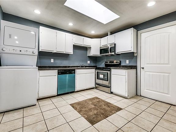 4th image of 1738 Hillcrest St