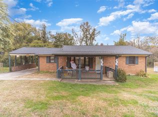 407 Forestway Dr, Mount Holly, NC 28120
