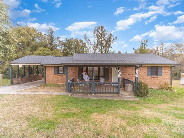 407 Forestway Dr, Mount Holly, NC 28120