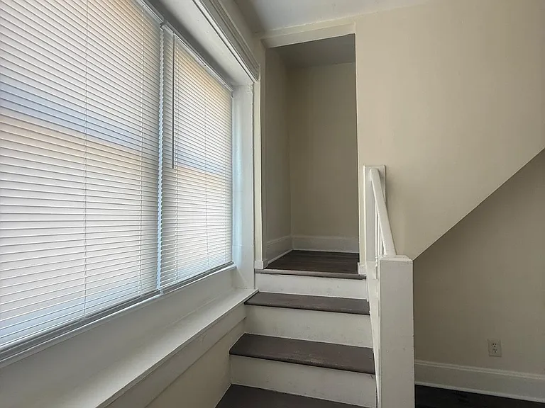 275 Parkview Ave #275 — Photo 3