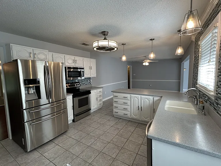 1008 Charlene St — Photo 15