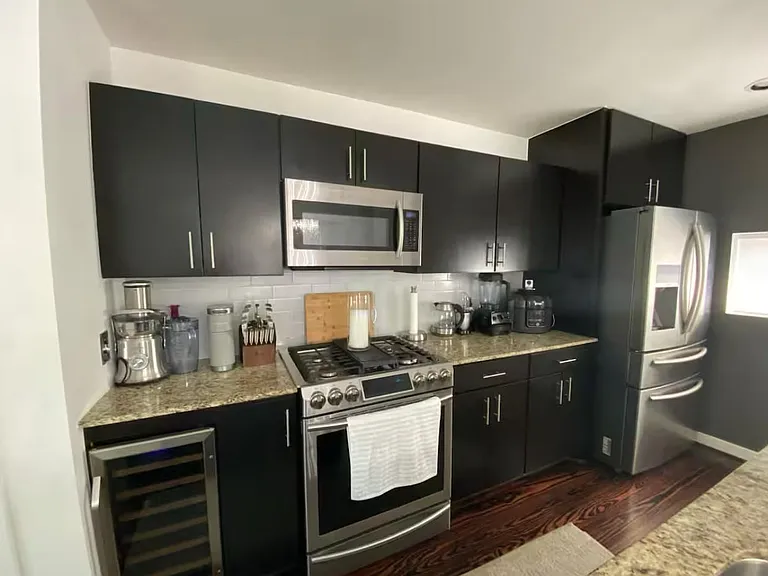 3002 Commerce St — Photo 5