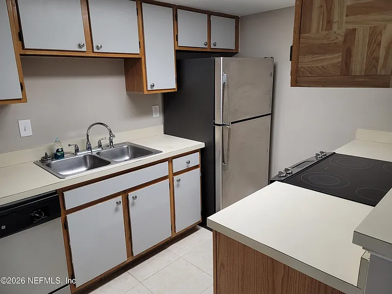 5553 Greatpine Ln S — Photo 10