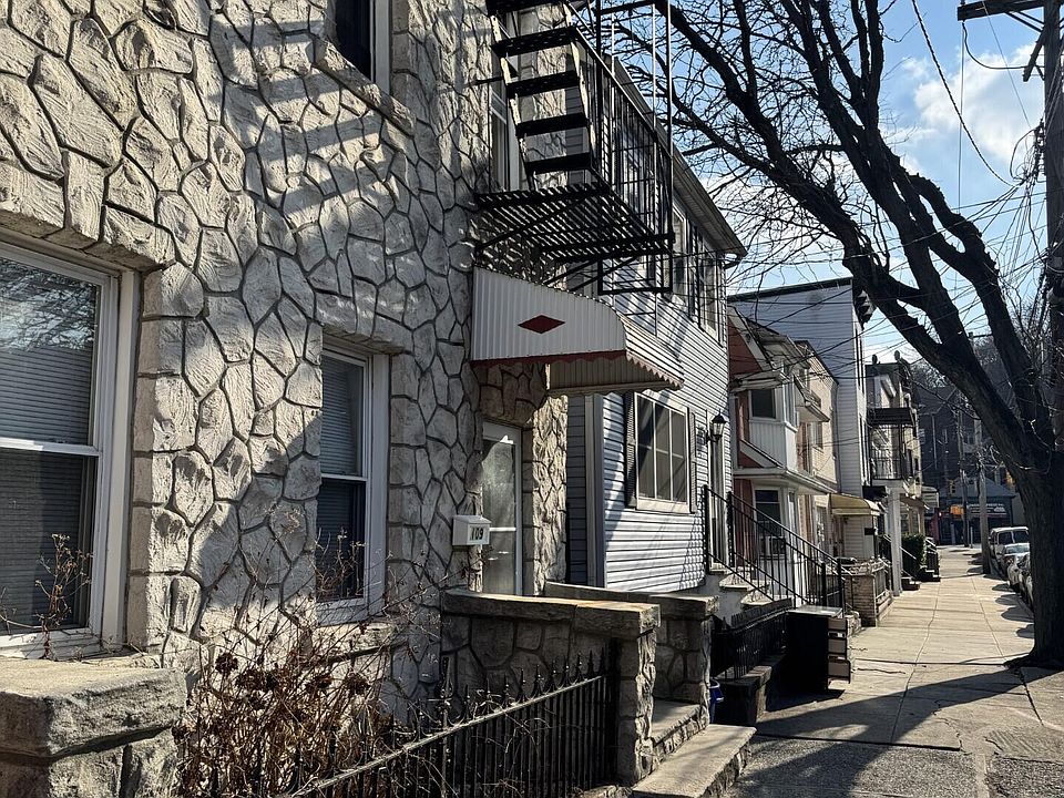 2nd image of 109 Monroe Ave