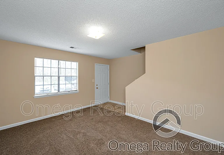 403 22nd Ave NE — Photo 4