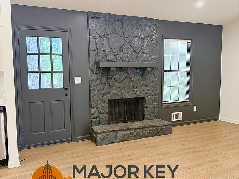 4555 Sugarloaf Pkwy — Photo 18