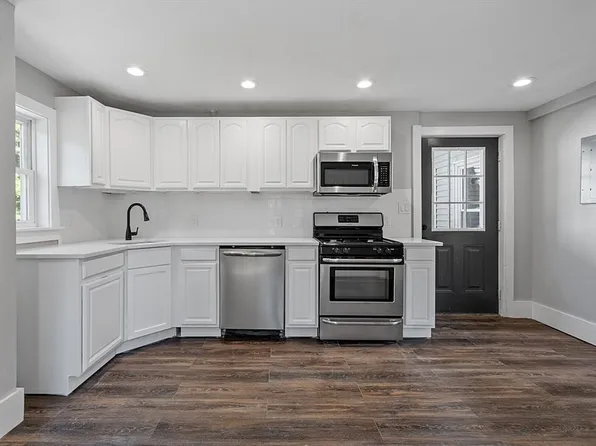 51 School St #2, Upton, MA 01568