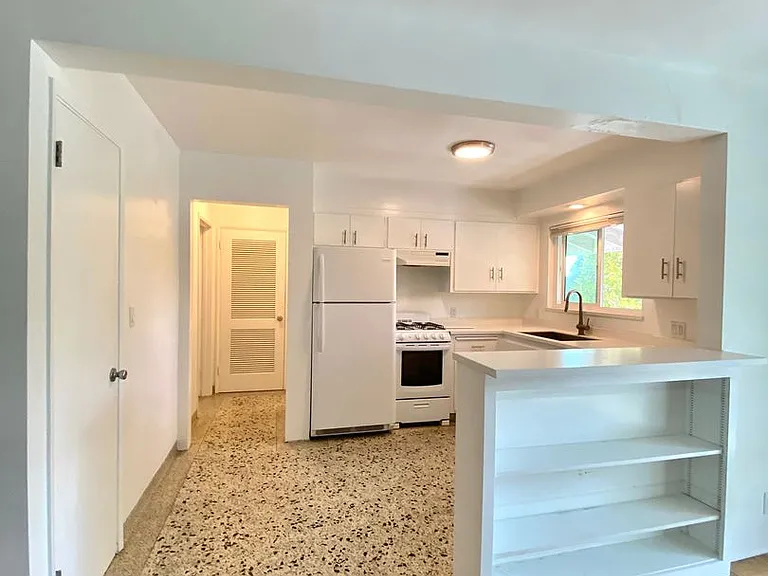 216 N Milpas St — Photo 1