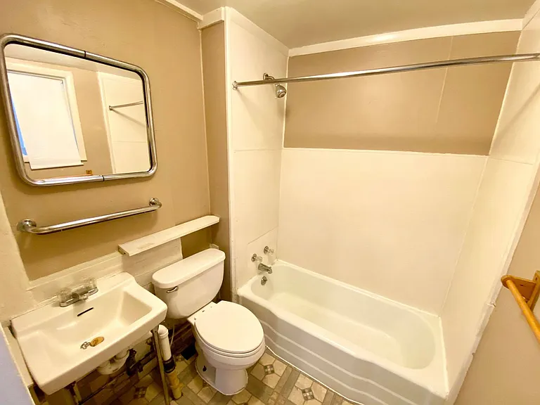 16 N Madeira St — Photo 5