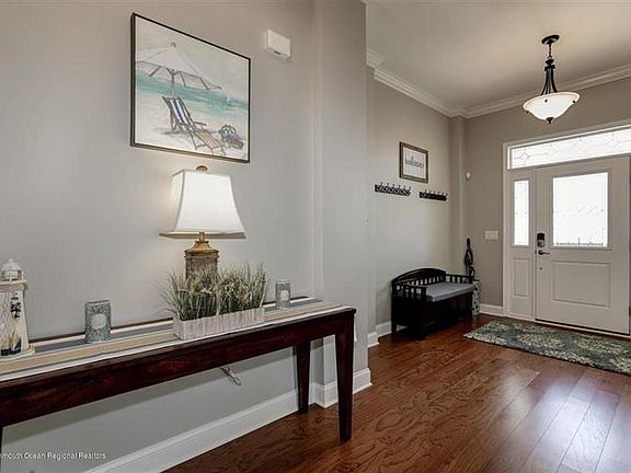 5th image of 5 Bay Head Ct