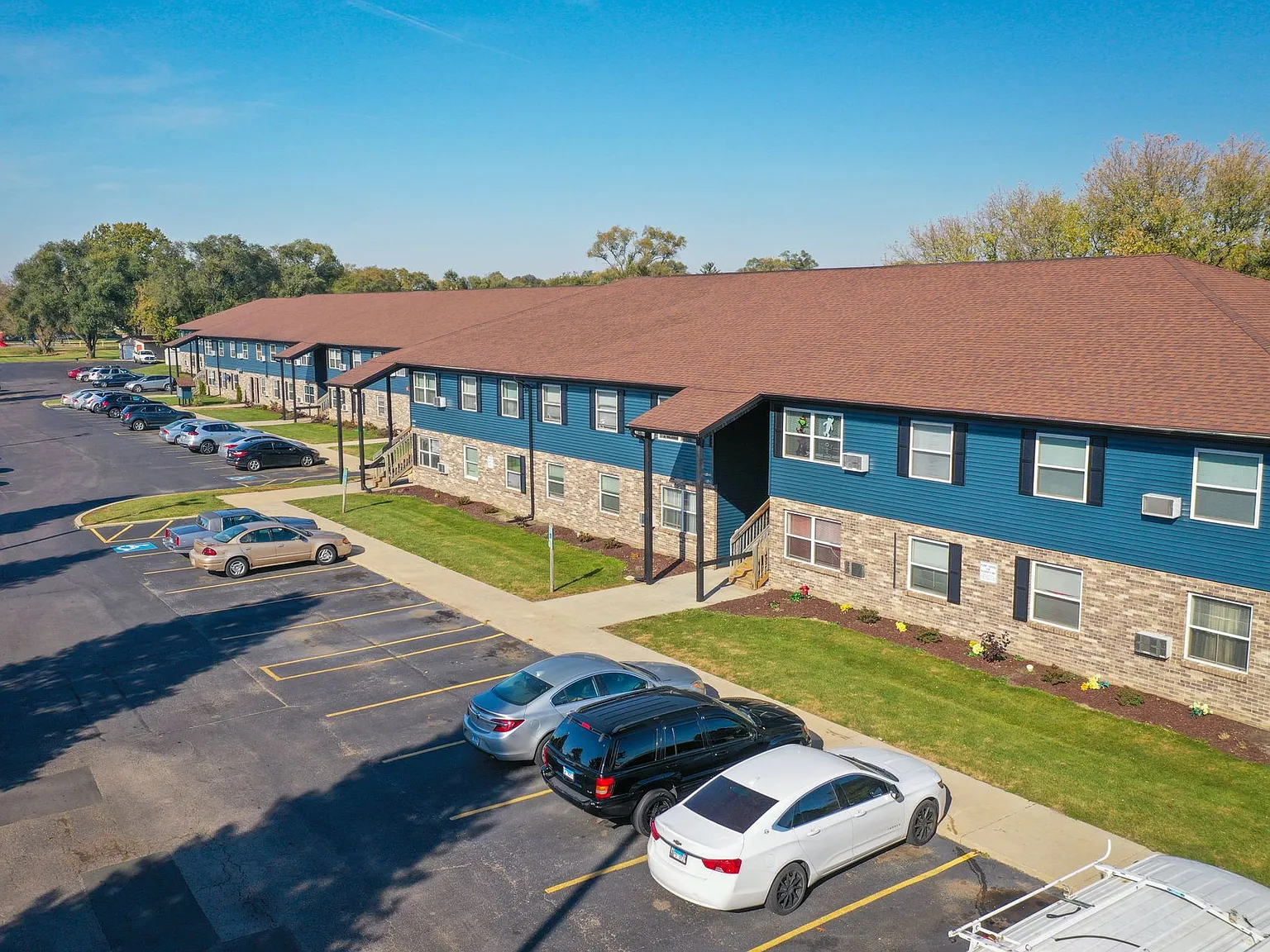 Kemper Manor Apartments — Photo 3