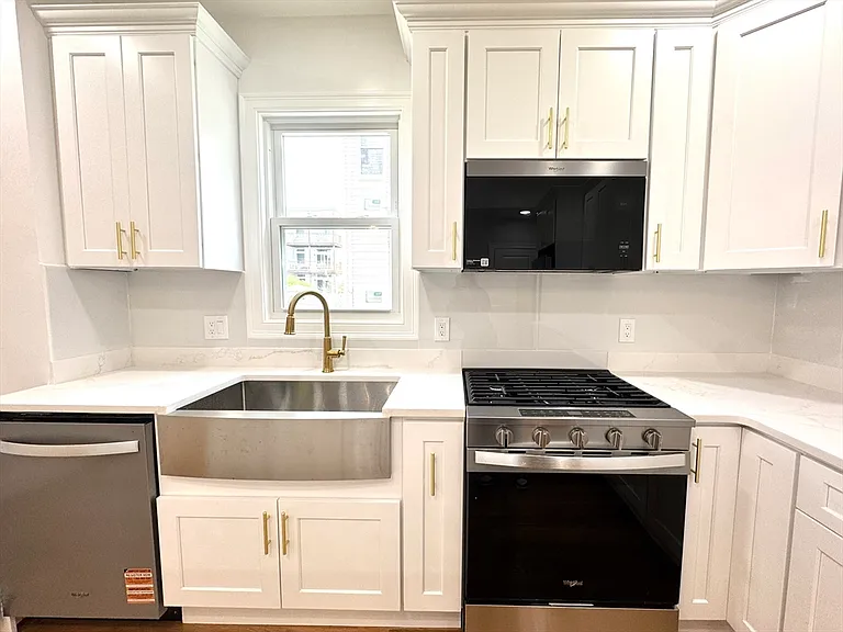 56 Pinckney St #1 — Photo 3