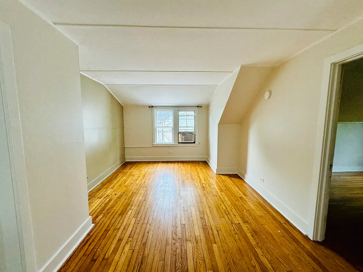 Building Photo - 255 Roosevelt Ave
