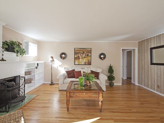 5th image of 2795 Waverley St