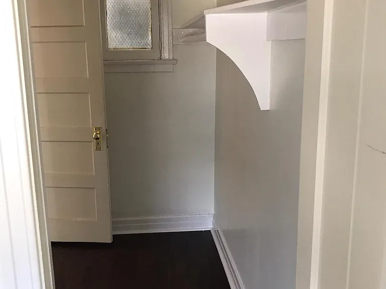 1123 S Cloverdale Ave — Photo 4