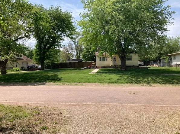 247 N 7th Ave, Lake Andes, SD 57356