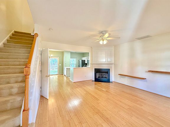 2nd image of 302 Orchard Park Dr