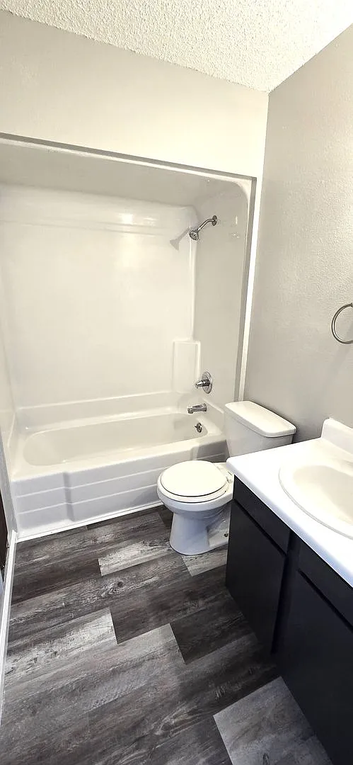 Stanley-1001 Stanley Avenue — Photo 3