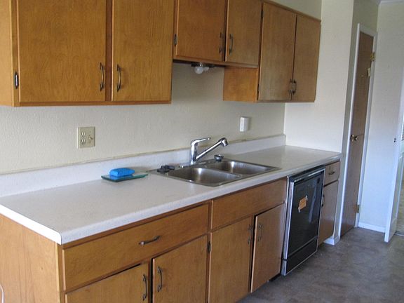 2nd image of 600 E 41st St
