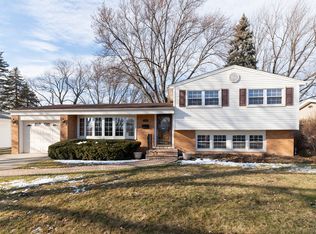 2324 N Lafayette St, Arlington Heights, IL 60004