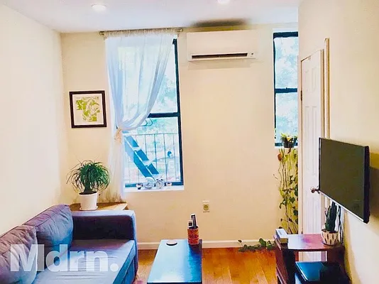 Rented by Mdrn Residential | media 27