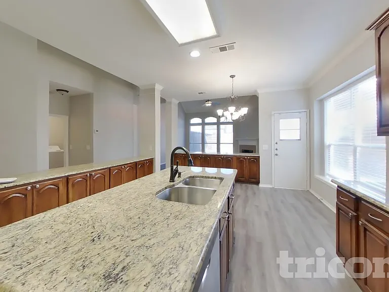 11222 Raveneaux Dr — Photo 6