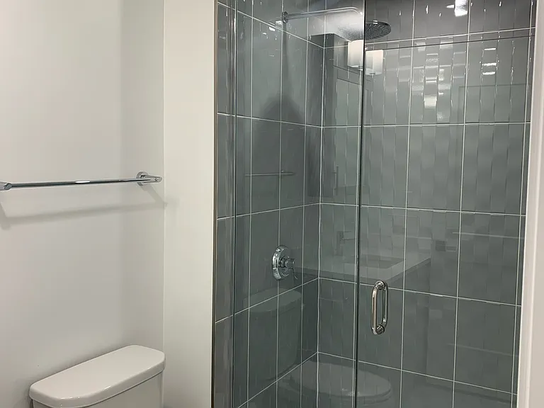 340 Queen St #408 — Photo 8