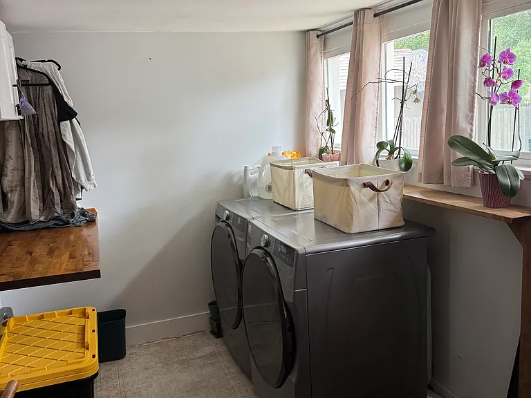 308 Charlotte St — Photo 17