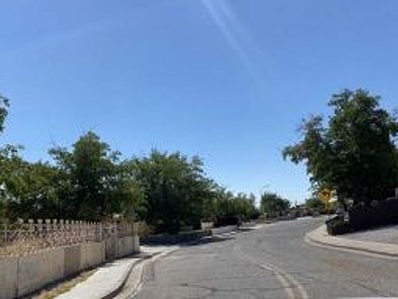 Exterior Neighborhood (street photo)