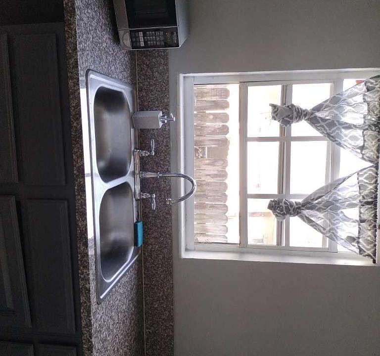 1st image of 922 S A St