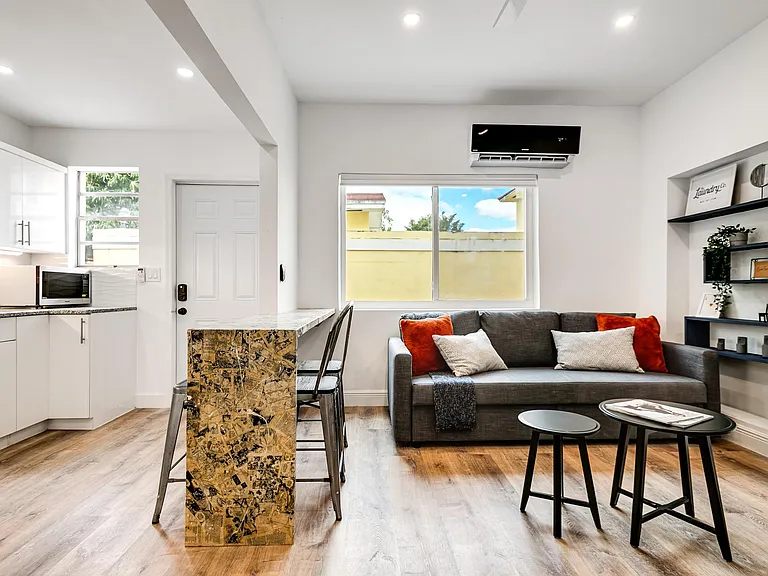 1734 SW 23rd St #3 — Photo 7