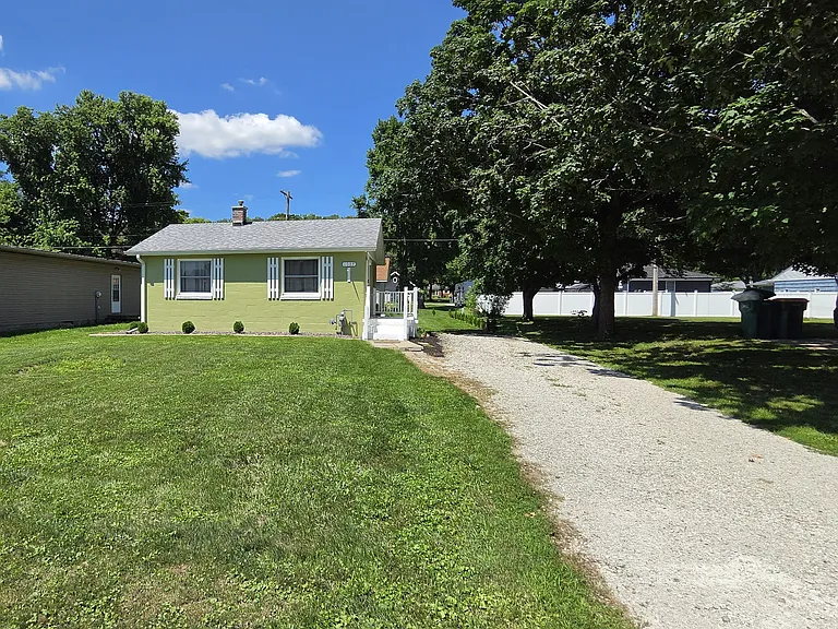 1007 Magnolia St — Photo 2