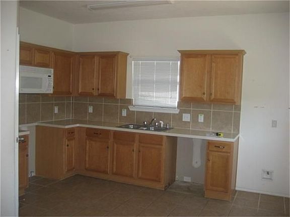 4th image of 7631 Clarendon Bend Ln