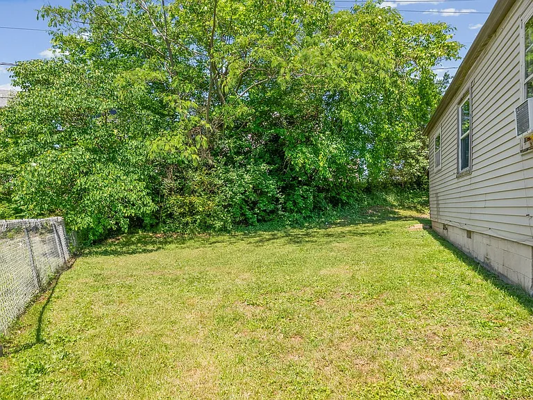 400 Highland Cir — Photo 24