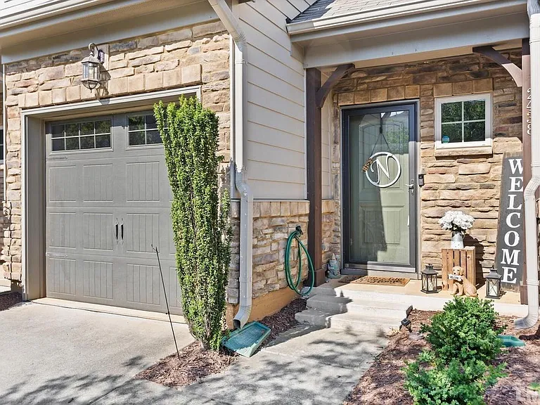 2438 Baslow Dr — Photo 24