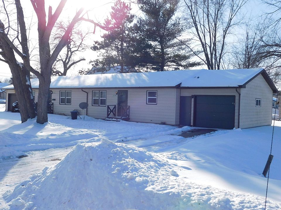 Updated pictures to come - New garage doors this week coming.