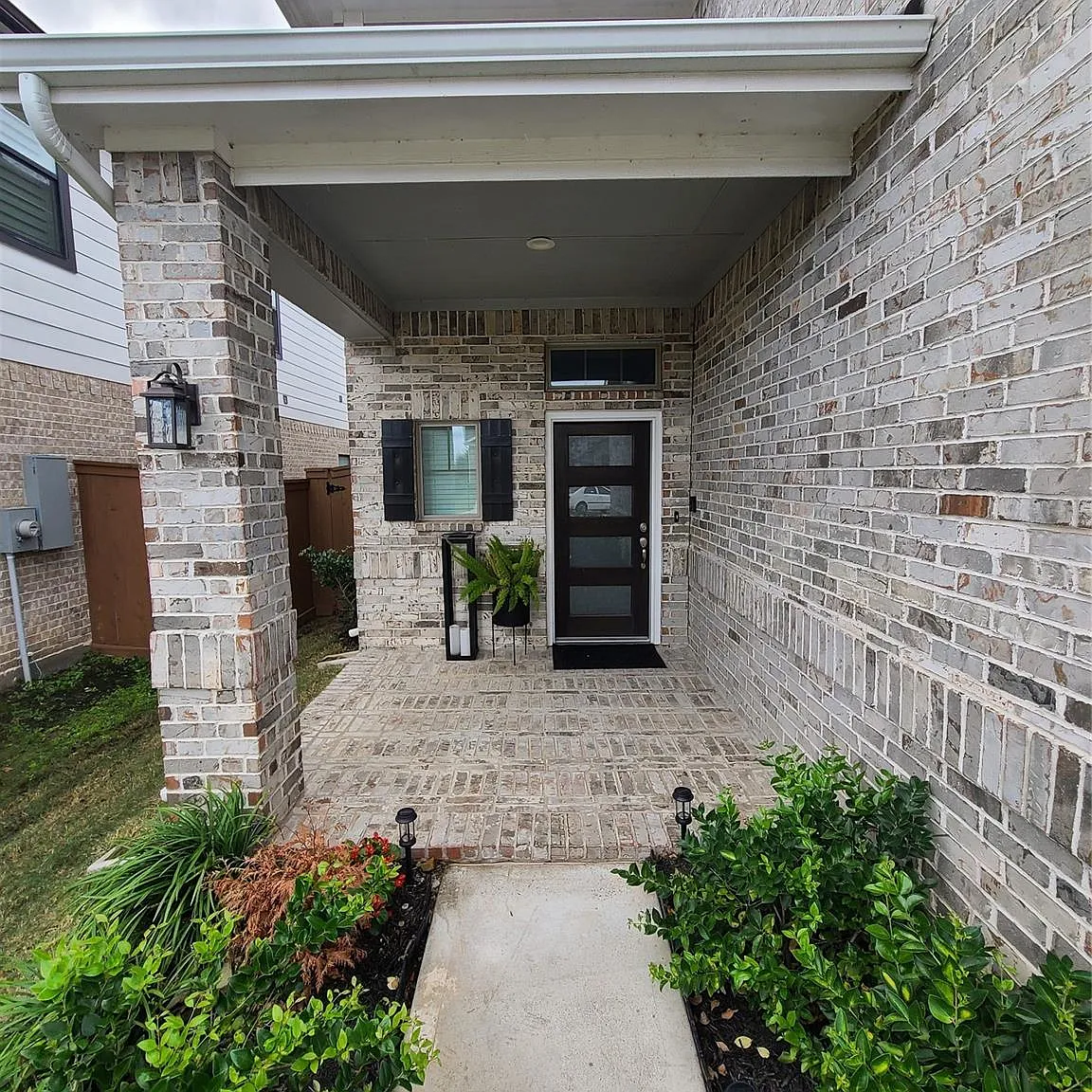 4 bed, 2.5 bath, 2264 sqft, $2,850 — Photo 1