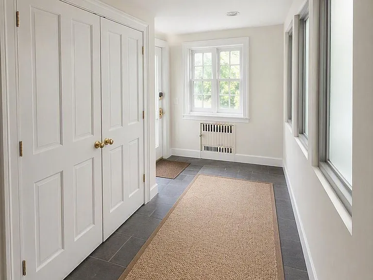 7 Jefferson Ave — Photo 2