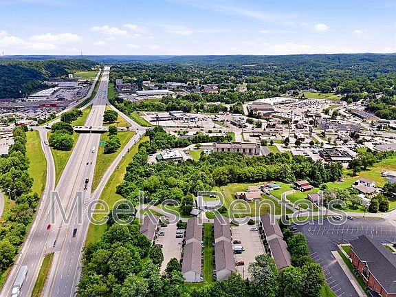 3rd image of 120 Mount Vernon Ln