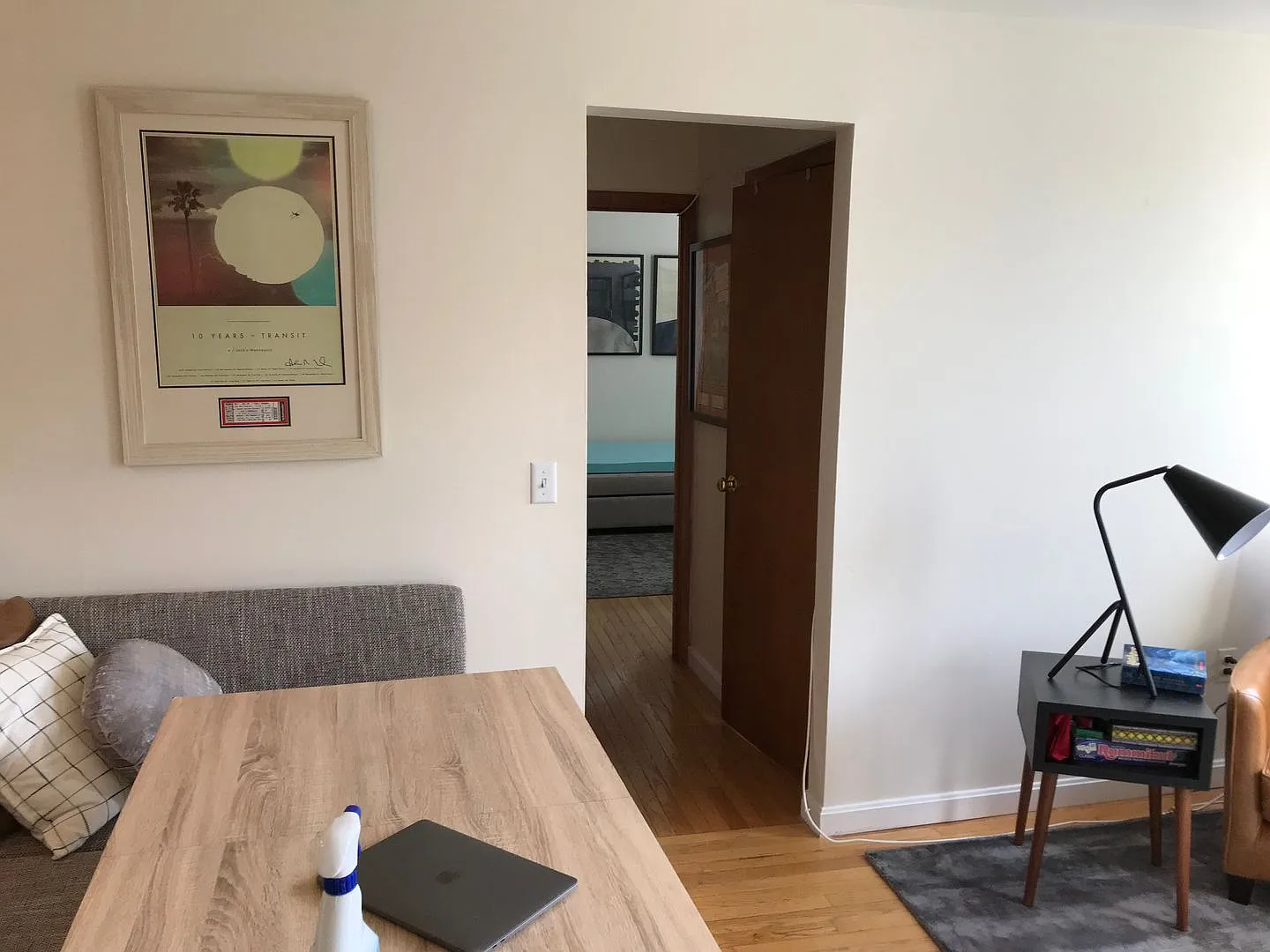 Charming 2 Bedroom-No Broker Fee — Photo 3