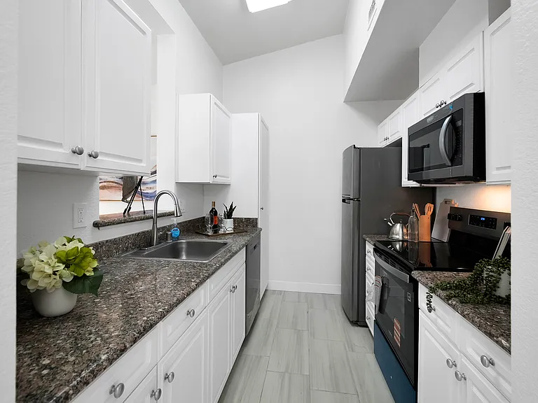 7126 Cross Creek Cir #D — Photo 4