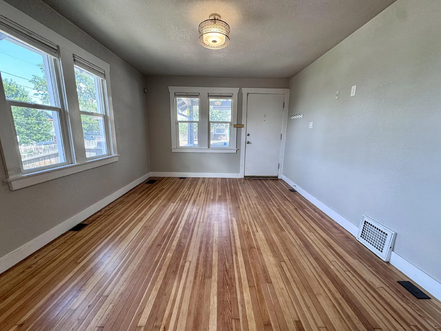 Charming 4-Bedroom 2-Bath Denver Home — Photo 4