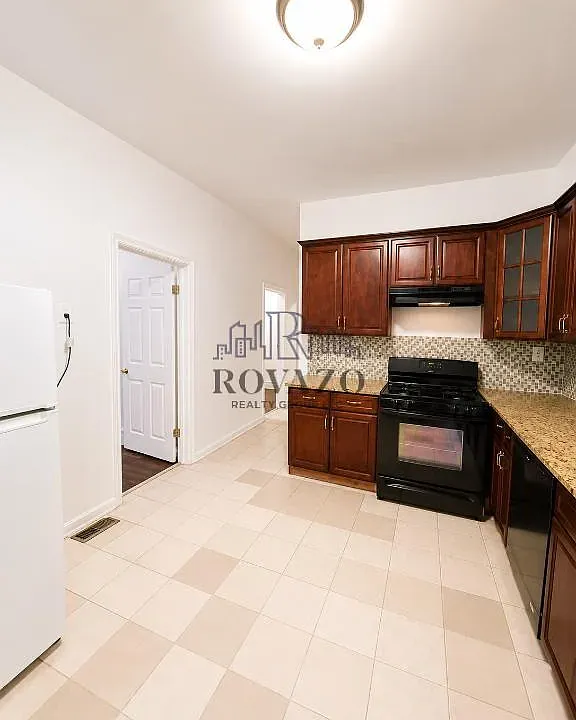 43 Treacy Ave #1AA