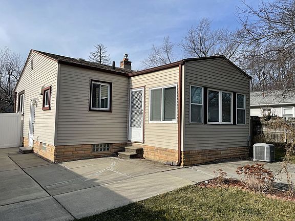 4th image of 4402 Woodland Ave